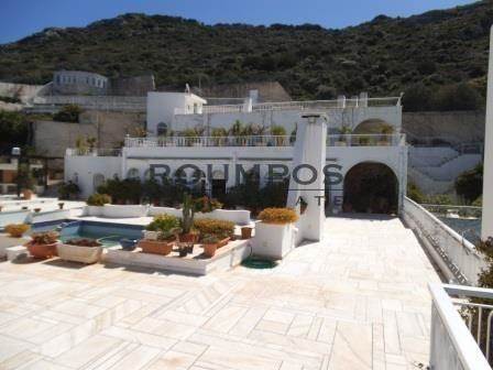 (For Sale) Residential Detached house || East Attica/Markopoulo Mesogaias - 1.500 Sq.m, 13 Bedrooms, 3.500.000€ 
