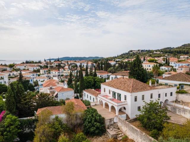 (For Sale) Residential Detached house || Piraias/Spetses - 700 Sq.m, 8.000.000€ 